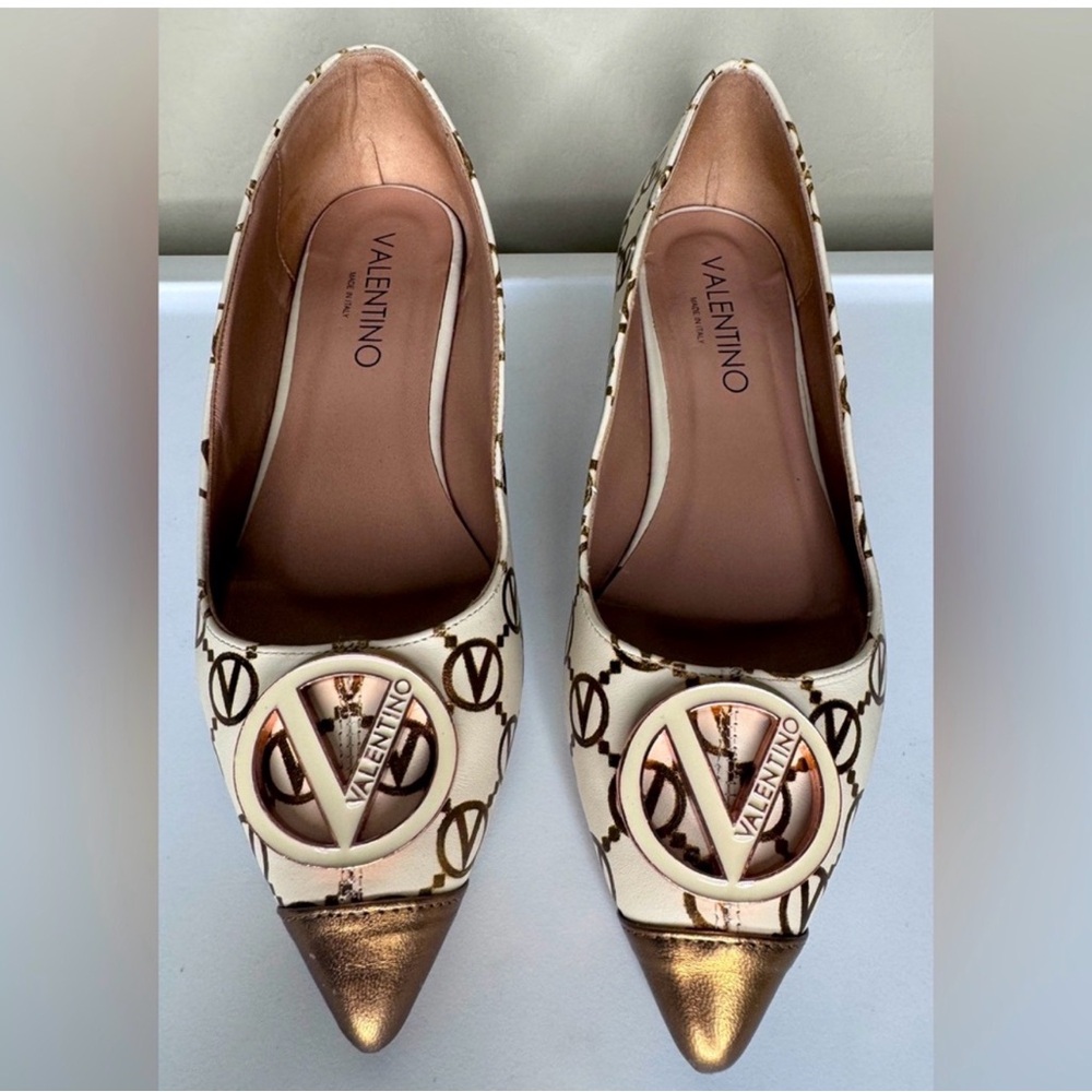 Valentinos white and gold flats